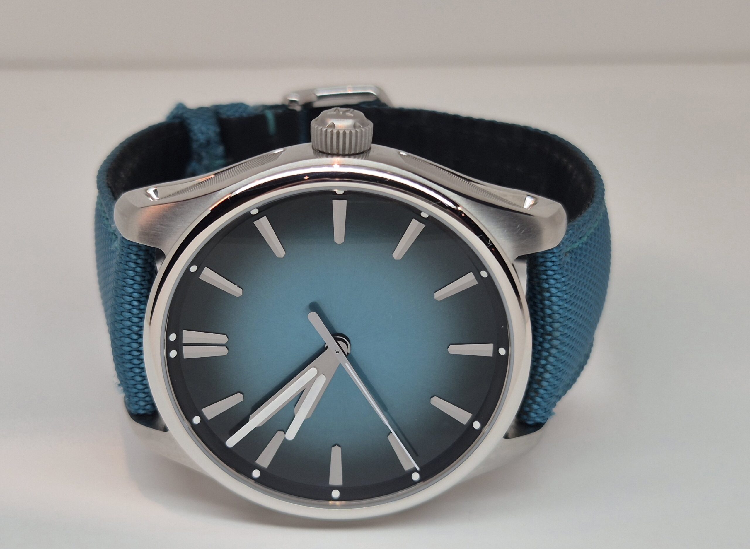 H.Moser & Cie 42.8mm Pioneer Centre Seconds Blue Lagoon Fume Dial- 3200-1214 'B&P 2022' - Image 5