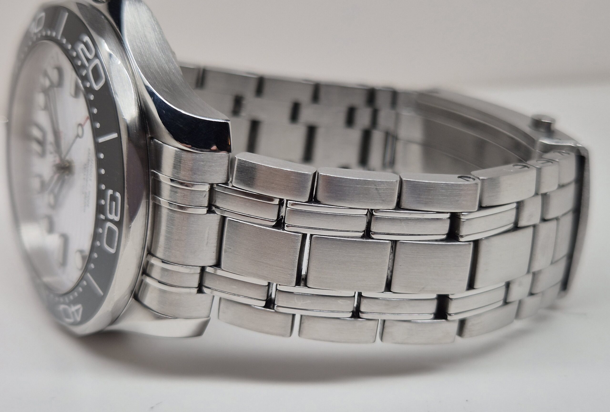 Omega Seamaster 42mm Diver 300M Co-Axial Master Chronometer Stainless Steel White Dial - 210.32.42.20.04.001 - Image 4