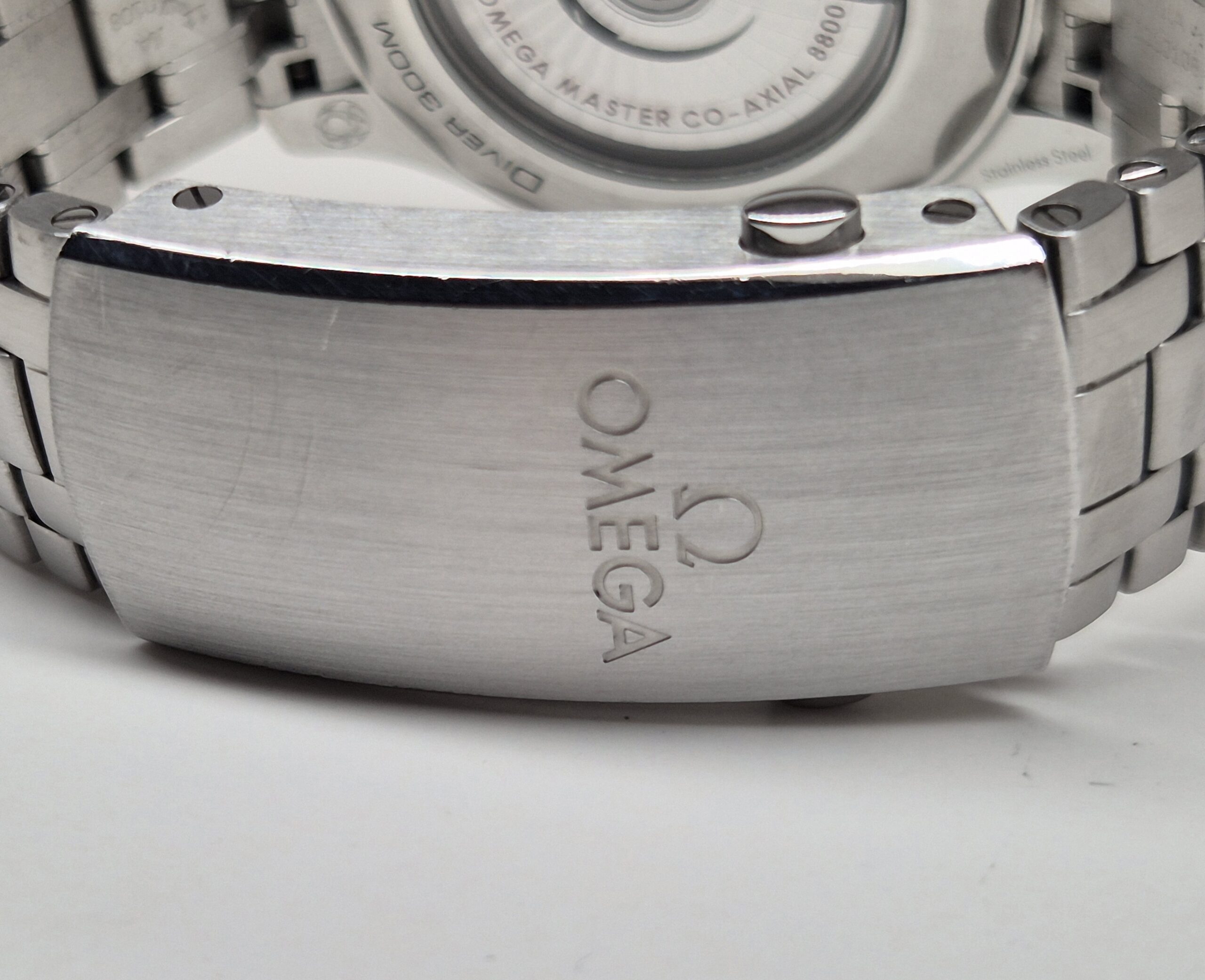 Omega Seamaster 42mm Diver 300M Co-Axial Master Chronometer Stainless Steel White Dial - 210.32.42.20.04.001 - Image 2