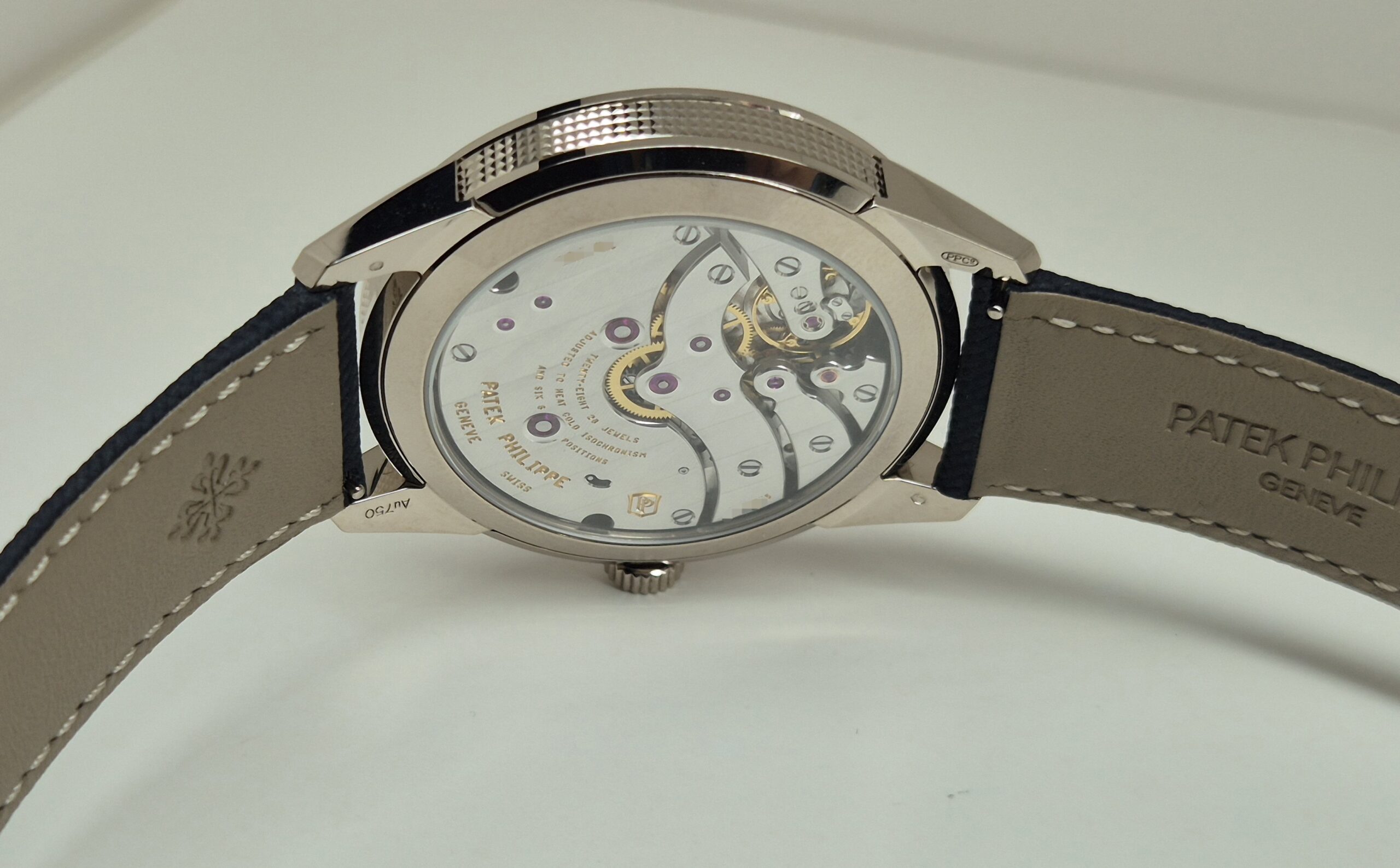 Patek Philippe Calatrava 8-Days Power Reserve White Gold Blue dial - 5328G-001 'B&P 2026' As New - Image 4