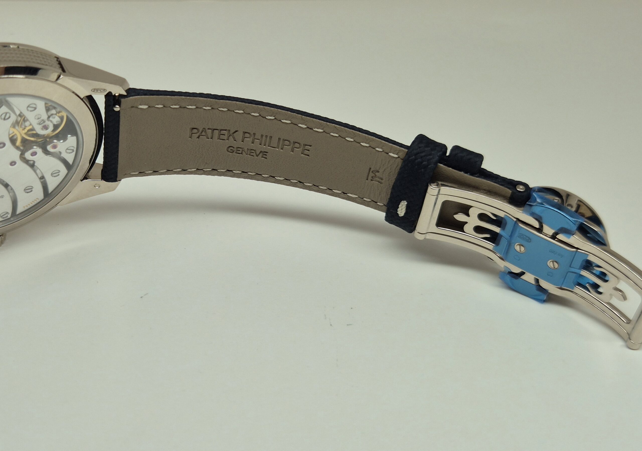 Patek Philippe Calatrava 8-Days Power Reserve White Gold Blue dial - 5328G-001 'B&P 2026' As New - Image 3